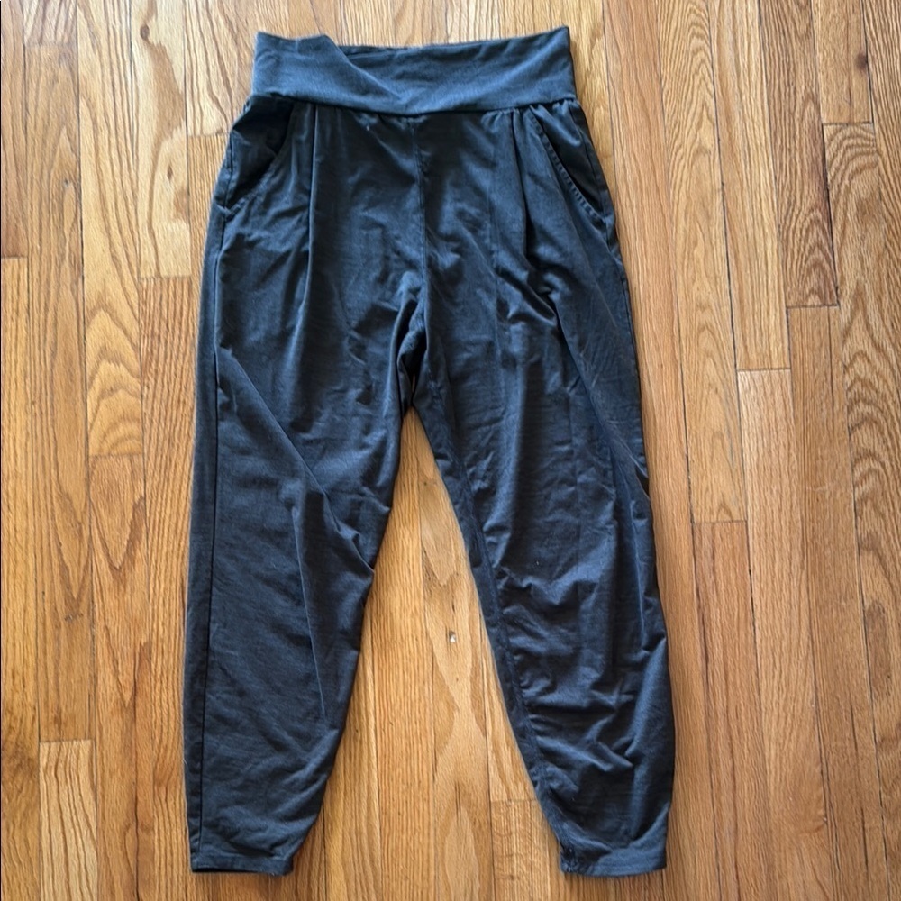 Vuori sz S Dark Gray Jogger Pants pockets elastic great pre owned condition